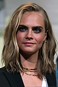 https://upload.wikimedia.org/wikipedia/commons/thumb/2/25/Cara_Delevingne_by_Gage_Skidmore.jpg/120px-Cara_Delevingne_by_Gage_Skidmore.jpg